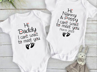 Hi I can't wait to meet you baby pregnancy announcement onesie, personalised to suit your family & friends